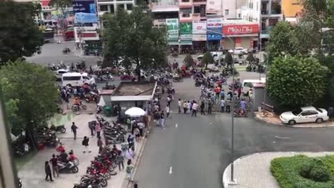 The ambulance rushes straight in front of the hospital like crazy, causing danger