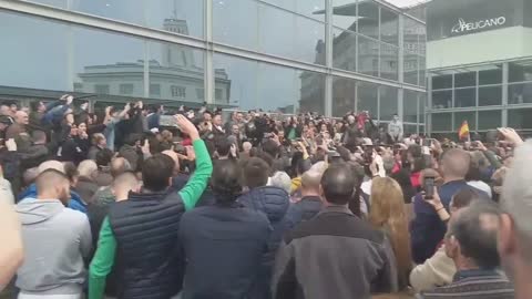 VOX peta el bastión del PP (Galicia) Más de 2 mil personas se quedan fuera (2)