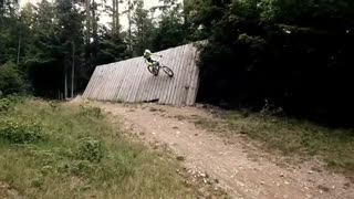 Wall ride attempt on mountain bike FAIL