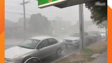 🌧️🚨 ALERT: Darwin, Australia is experiencing heavy rain!