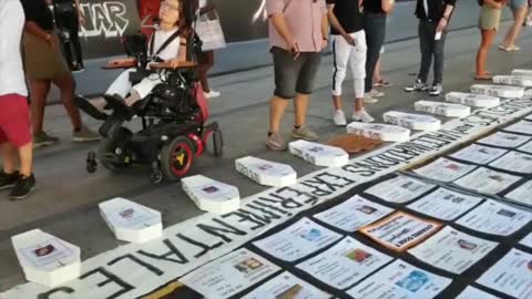 LYON: Posters & coffins of dead children after Covid vaccination + Secondary Effects