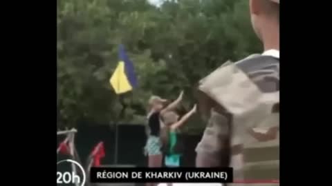 Two girls in Kharkov salute in their own manner at the sight of the Ukrainian Army