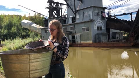 Gold Dredge 8 in Fairbanks, Alaska (How to do a Gold Panning)
