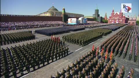 Impressive Russian military troops demonstration: Uraa Uraa for Putin!