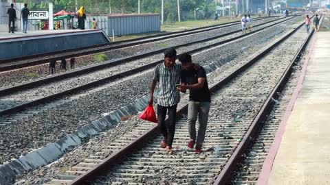 Amazing train prank video Indian video...