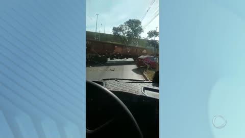 Motorista Colide em Trem após Mal Súbito