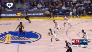 NBA - Steph Curry fakes the pass then lobs it to Wiggins for the slam! Hawks-Warriors