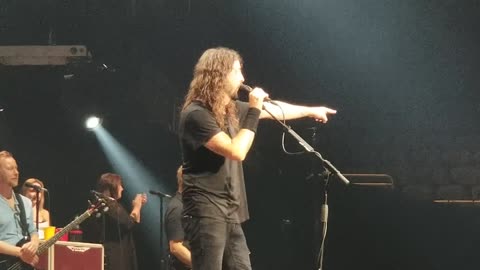 Dave Grohl from Foo Fighters invites kid on stage to play guitar! Check out which song!