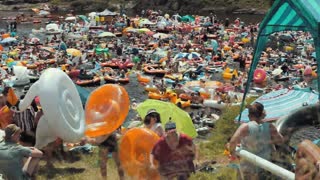 Video Of A Very Crowded Beach In Time Lapse Mode - Cool!