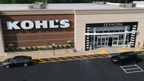 Kohl's expects sales to fall by 6% this year
