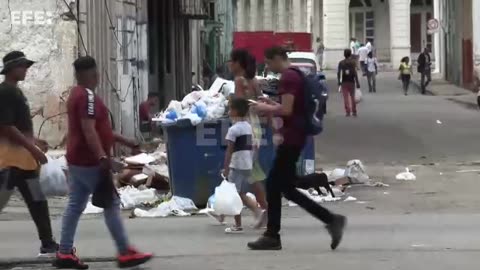 2- La hambruna obliga a vivir y comer de la basura en Cuba