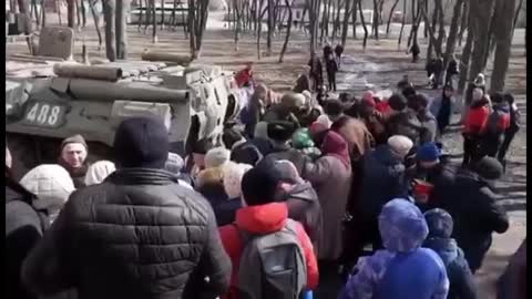 Gli aiuti dell'esercito russo alla popolazione.
