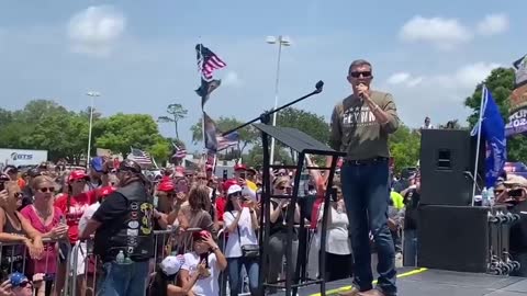General Flynn Fires up a crowd of Patriots about the importance of Rallying for Freedom