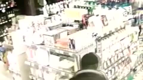 Shopper Attacks Supermarket Security Guards With Knife