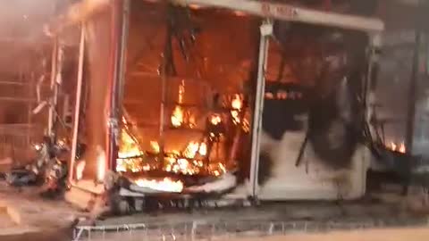 War in Ukraine!!! Kharkov!!! The largest market in Europe "Barabashova" is on fire!!!