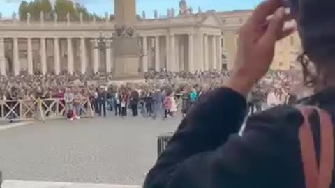 Papa Francesco ospita a pranzo in Vaticano 120 transgender.