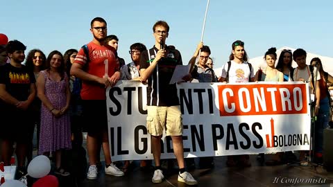 RIMINI - 2 giugno 2022 - Festa PER UNA VERA REPUBBLICA - Intervento di STUDENTI CONTRO IL GREEN PASS