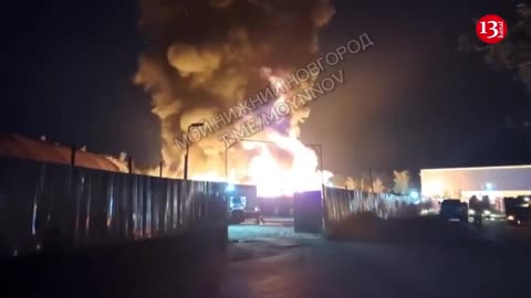 Footage of another massive fire in Russia at night - 1,000 sq. meters of land engulfed in flames