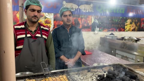 A Heaven for Desi Food in Islamabad (Quetta Qaltoor Cafe)