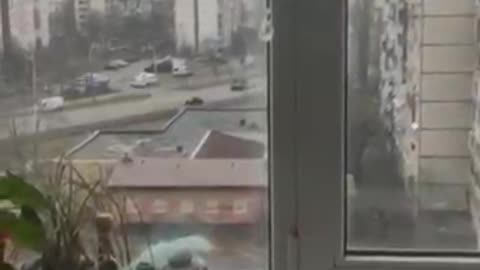 Ukraine: video shows tank rolling over car
