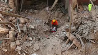Un equipo de rescate chileno encuentra posibles signos de vida en el lugar de la explosión de Beirut