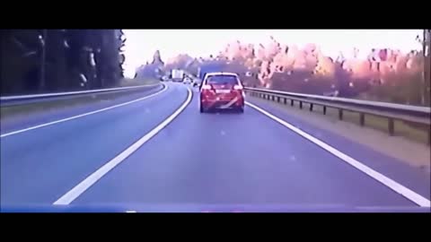 Terrifying Dash Cam Footage - Horrifying Head on truck crash