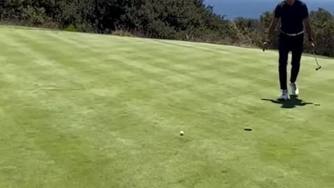 Trump Long Distance Putt...