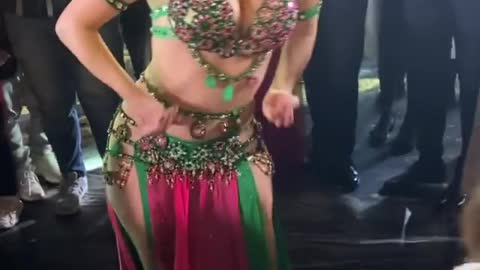 belly dancer very sesy