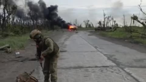 Russian Soldiers Caught Out in The Open After APC Hits a Mine