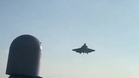 Video of the F-35 crash which took place aboard the USS Carl Vinson