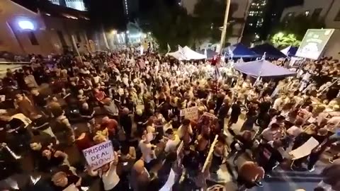 🇮🇱 Thousands of demonstrators in Tel Aviv are demanding Netanyahu’s resignation.