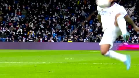 Moments de football où le 1 contre 1 n'est pas équitable