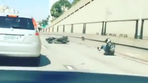 MAN ON MOTORCYCLE KICKS CAR WHILE TRAVELING DOWN THE HIGHWAY...A LESSON IN PHYSICS THE HARD WAY