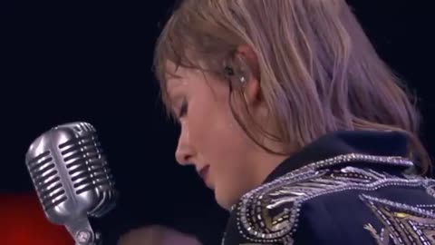 Taylor swift -" Clean" live From the #reputation stadium tour at metlife..