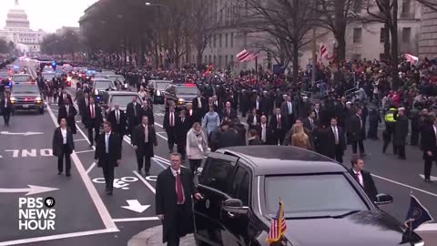 President Donald Trump walks parade route on Inauguration Day 2017_4