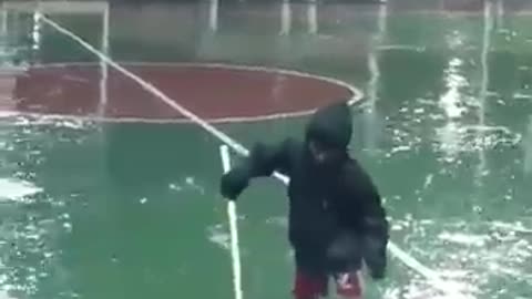 😍one cute little boy clean basketball court in rain time 😍IND360_VLOG