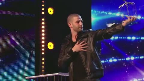 Darcy Oake_s jaw-dropping dove illusions _ Britain_s Got Talent 2022