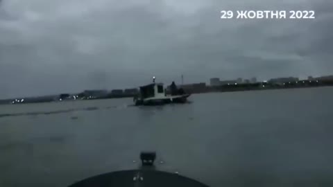 Battaglia di Sebastopoli, soldato russo si butta in acqua quando vede arrivare il drone