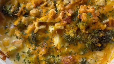 this cheesy broccoli bake is a really easy side dish for dinner!