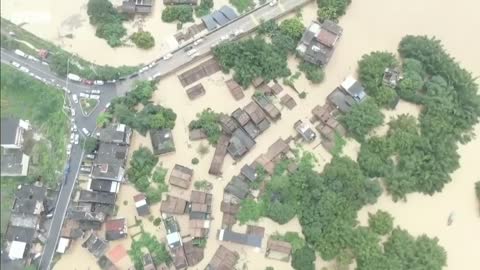 Hundreds of thousands evacuated as floods ravage southern China - BBC News