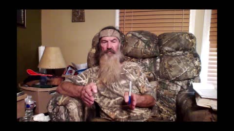 DUCK DYNASTY Patriarch PHIL ROBERTSON On Trump: “Dude is On The Right Track!” (Trailer)