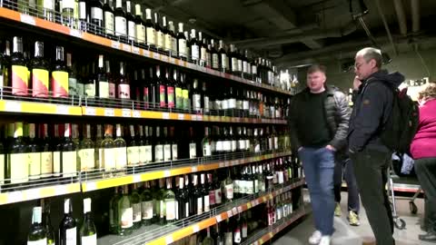 Alcohol back on sale in Kyiv after month-long ban