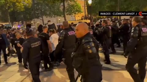 ⚡️A large protest at the Champs-Elysées in Paris