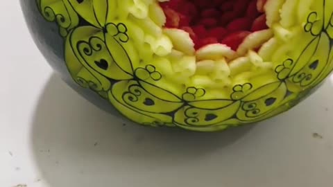 How to carve fruit very quickly and beautifully