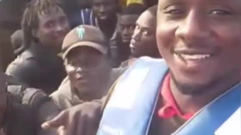 Africans coming to Italy, they are happy and definitely not escaping war