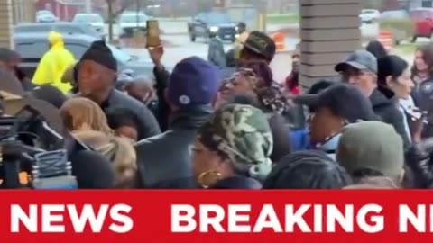 'Worst mayor in America': Dolton meeting with Tiffany Henyard turns to chaos