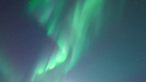 Cool green🟢 light from sky most likely view. #thanks to all ❤#viral light# Nature🌿🍃...