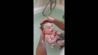 Bath Loving Baby's Delightfully Contagious Laugh