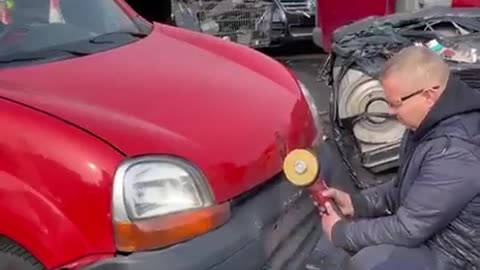 Man nearly destroys his car bonnet
