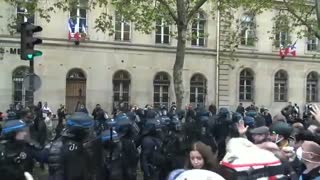 Oct. 2022: Macrons army against the people 1/3